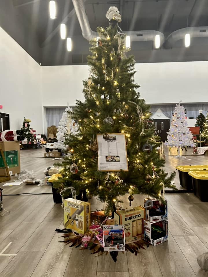 No-Mad Nation donates wasteland-themed Christmas tree